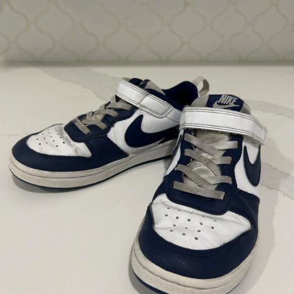 1.5 Y Kids Nike Court Borough Low 2: Preloved but in good condition! - Picture 4 of 5